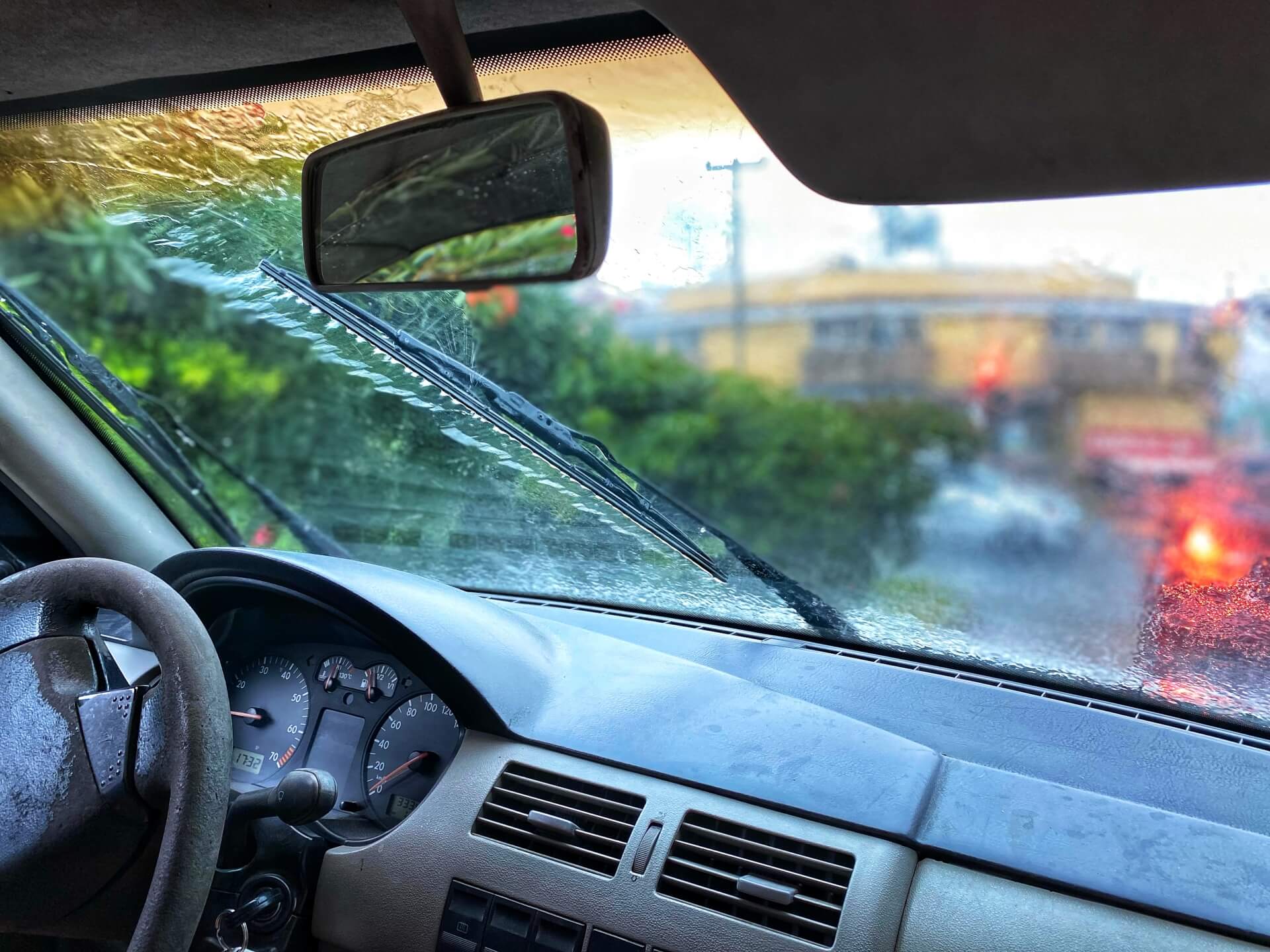 雨の日の運転とフロントガラス