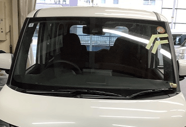 日産のフロントガラス交換・修理（リペア）の施工事例12